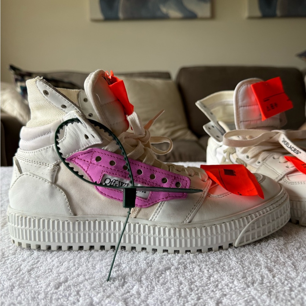 White High-Top Sneakers with Red Tags - Picture 2 of 8